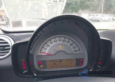 2015 Smart Fortwo Passion/Pure z USA, uszkodzony, nr VIN WMEEJ3BA0FK797956